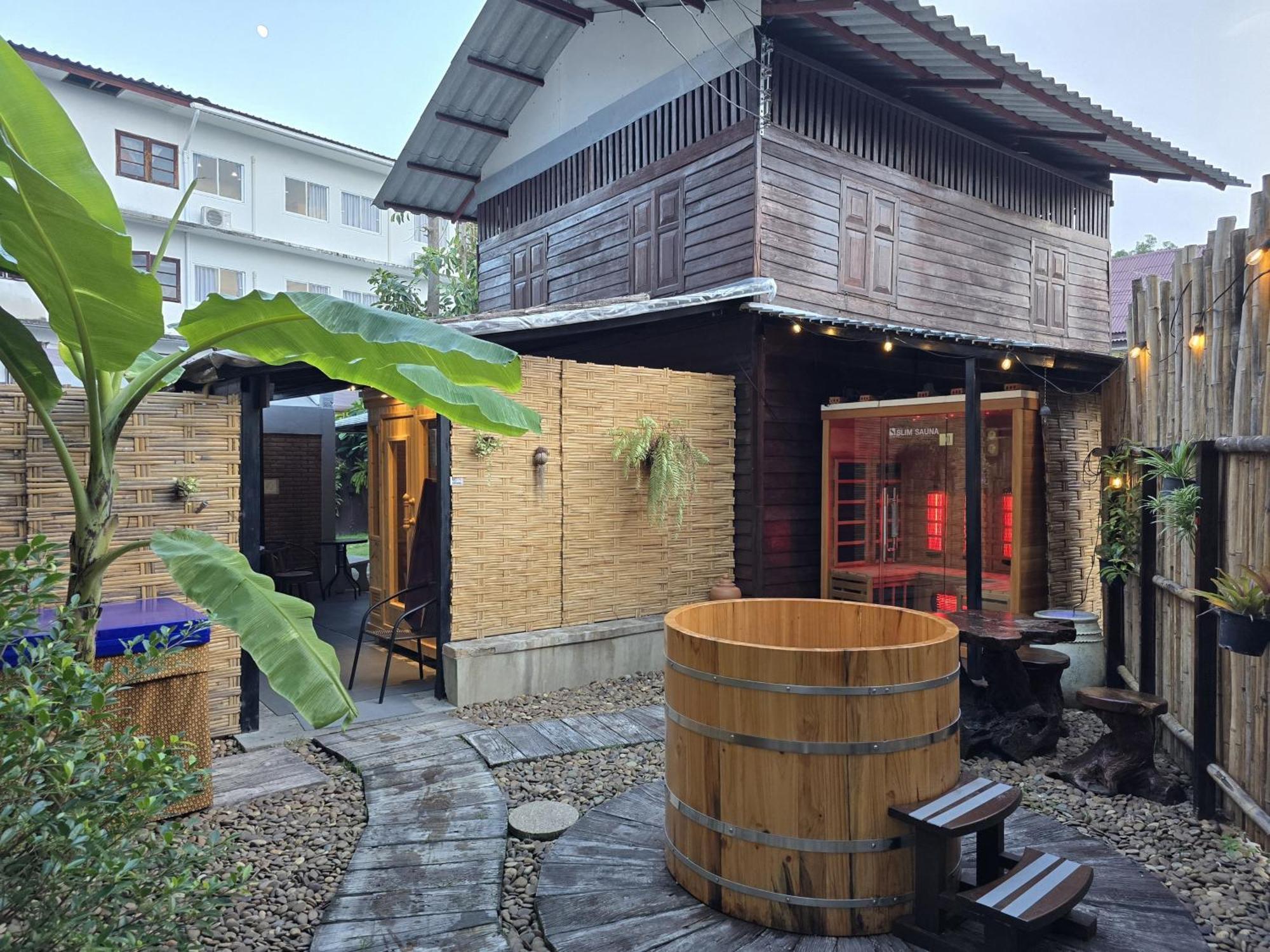 The Old City Rooms Chiang Mai Exterior photo