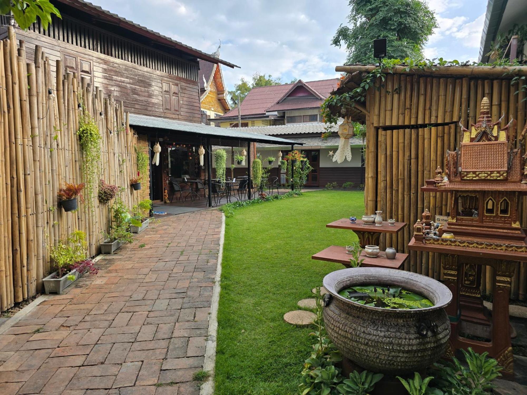 The Old City Rooms Chiang Mai Exterior photo